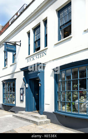 Rick Stein Fisch und Meeresfrüchte Restaurant vordere Höhe und Erkerfenster mit Eingang in der High Street Marlborough Wiltshire England Großbritannien Stockfoto