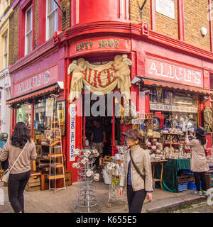 'Alice's 'cornor Shop in der Portabello Road, Notting Hill, London. Der Laden war in dem Film "paddington", aber umbenannt wurde 'Mr Grubers' Stockfoto