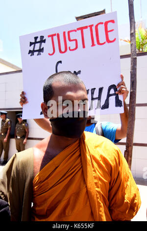 Colombo, Sri Lanka. 11 Sep, 2017. Sri Lankan Studenten inszeniert ein stiller Protest außerhalb der Indischen hohe Kommission in Sri Lanka fordert Abschaffung der nationalen Voraussetzungen und Eingang Test (NEET). Credit: PACIFIC PRESS/Alamy leben Nachrichten Stockfoto