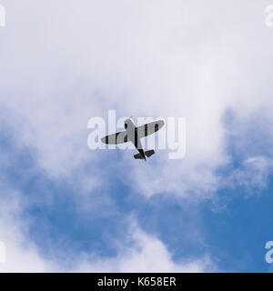 Eine kleine leichte Flugzeuge in Großbritannien fliegen Stockfoto