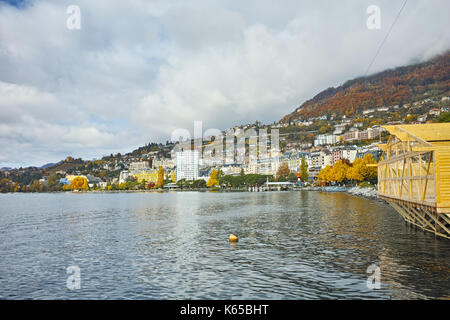 Panoramablick auf Montreux und den Genfersee, Kanton Waadt, Schweiz Stockfoto