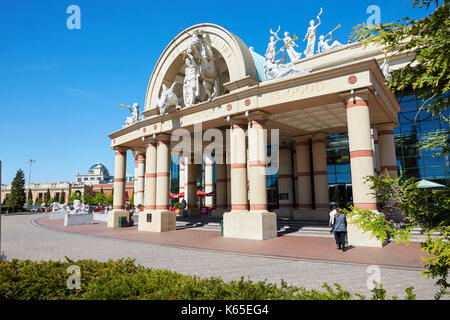 Manchester, Großbritannien - 4. Mai 2017: Äußere des Trafford Shopping Centre in Manchester UK Stockfoto
