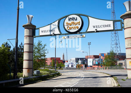 Manchester, Großbritannien - 4. Mai 2017: Äußere des Trafford Shopping Centre in Manchester UK Stockfoto
