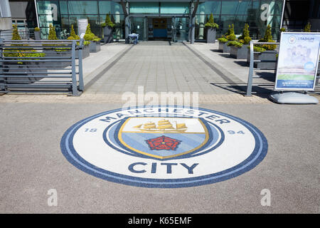 Manchester, Großbritannien - 4. Mai 2017: Club Abzeichen außerhalb Manchester City Football Stadion Stockfoto