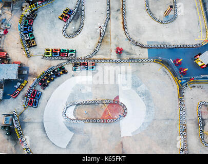 WILDWOOD, New Jersey, USA - September 5, 2017: Racing Wagen Spur Luftaufnahme mit keine Menschen in der moreys Piers und Beachfront Wasserparks Komplex Stockfoto