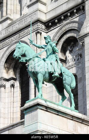 Reiterstatue des Heiligen Jeanne d'Arc auf die Basilika Sacre Coeur in Paris, Frankreich Stockfoto