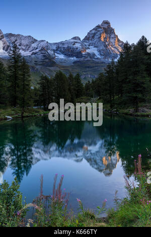 Lago Blu (Blauer See) mit Monte Cervino (Matterhorn), Breuil Cervinia Aostatal, Alpen, Italien Stockfoto