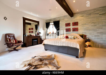 Executive Master Schlafzimmer in Luxury Home Stockfoto