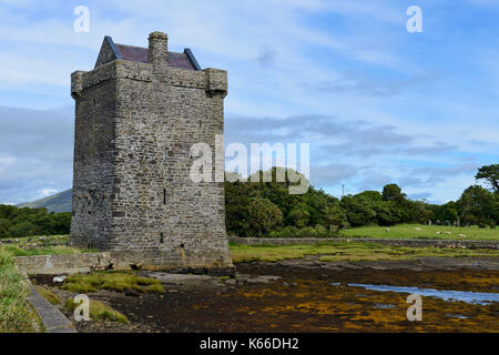 Oder Carrickahowley rockfleet Schloss (Schloss) auf die Clew Bay in der Nähe von Newport, County Mayo, Republik von Irland Stockfoto
