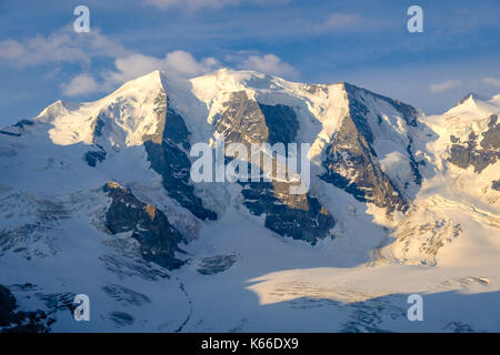 Luftaufnahme auf dem schneebedeckten Gipfel des Piz Palü von Diavolezza Stockfoto