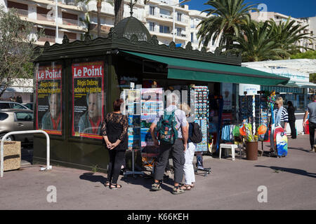 Kiosk, Boulevard de la Croisette, Cannes. Stockfoto