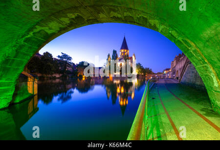 Anzeigen von Metz mit Temple Neuf, spiegelt sich in der Mosel, Lothringen, Frankreich Stockfoto