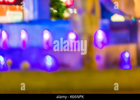 Abstrakte verschwommenen Hintergrund mit Bokeh - shopping Store leuchtet auf ein Einkaufszentrum in Litauen. Stockfoto