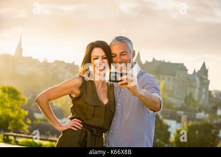 Kaukasische Paar posieren für selfie Stockfoto