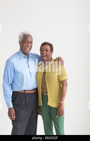 Portrait von Lachen ältere Schwarz Paar Stockfoto