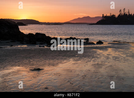 Sonnenuntergang auf Mackenzie Beach, Tofino, Vancouver Island Stockfoto