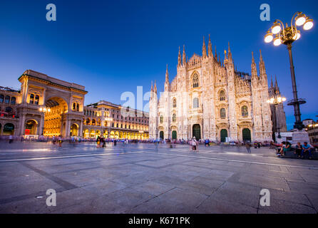 Der Mailänder Dom, die Piazza del Duomo in der Nacht, Lombardei, Italien Stockfoto