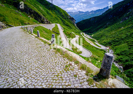 Vielen kehren der alten Straße tremola sind die bis zum Passo del San Gottardo, Gotthard Pass Stockfoto