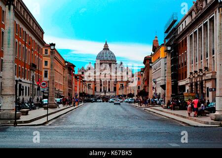 Der Basilika St. Peter von der Via della Conciliazione. Juli 2017 Stockfoto