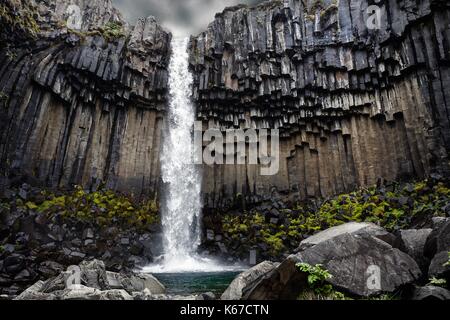 Svartifoss Wasserfall, Skaftafell, Vatnajökull-Nationalpark, Island Stockfoto