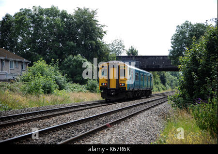 150264 nähern Dinas Powys Station mit einem Barry Island Service. Stockfoto