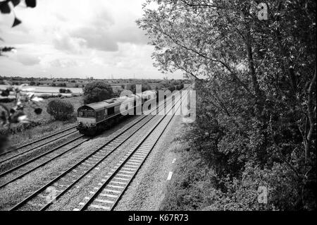 '66069' führt '66095', wie Sie doppelte Kopf ost Zug in Marshfield. Stockfoto