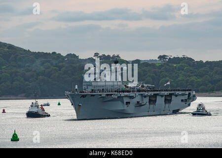 HMS Ocean Blätter Plymouth auf ihrer letzten Tour der Aufgabe bis zum Mittelmeer vor der brasilianischen Marine verkauft wird. Stockfoto