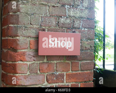 Nahaufnahme der English Heritage Schild shop; England; UK Stockfoto