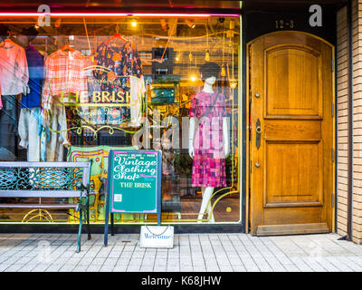 Tokio, Japan, 28. Juni - 2017: Im freien Blick auf einen Store in der komachi-dori Straße, in Kamakura in Tokio, Japan Stockfoto
