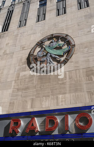 Detail, durchbrochenen Plaque, Tanz, Drama und Lied, Radio City Musik Hall, das Rockefeller Center, New York City Stockfoto