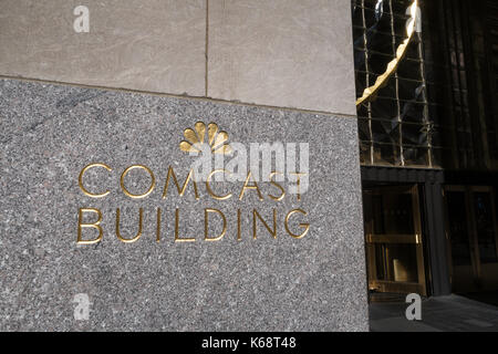 30 Rockefeller Center, Comcast Gebäude mit NBC Logo Zeichen, NYC Stockfoto