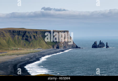 Küste in der Nähe von Vik Strand in Island. Stockfoto