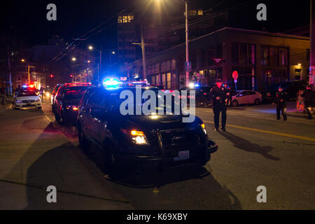 Die Innenstadt von Seattle, Washington, USA - 16. April 2017 - die Polizei reagieren auf Schüsse in der Nacht Club. Stockfoto