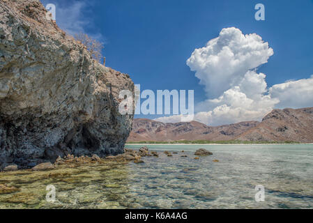 Mutter Natur zeigt schöne Wolken über dem Meer der Cortes in der Nähe von la Paz Baja California sur Mexiko Stockfoto
