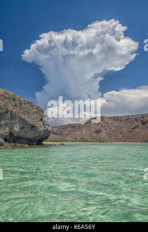 Mutter Natur zeigt schöne Wolken über dem Meer der Cortes in der Nähe von La Paz Baja California Sur MEXIKO Stockfoto