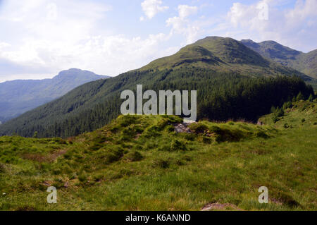 Die Schottischen Berge Corbetts Die Brack & Ben Dornich vom Rest und dankbar Parkplatz auf der A83 werden im Glen Croe, Westschottland, Stockfoto