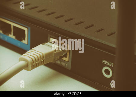 Alte Wlan Router mit Staub auf. Close Up. Stockfoto