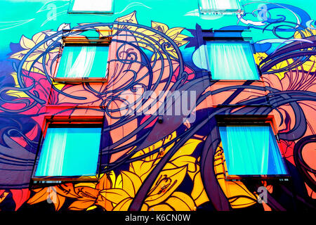 Low Angle Außenansicht, Nahaufnahme, der bunten Fassade der schrullige berühmten Gebäude der Blüten Hotel, 1979, Temple Bar, Dublin, Irland, Europa Stockfoto