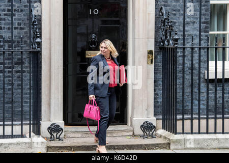 London, Großbritannien. 12. September 2017. Karen Bradley, Kultur Staatssekretär Blätter 10 Downing Street nach einer Kabinettssitzung Quelle: Ian Davidson/Alamy leben Nachrichten Stockfoto
