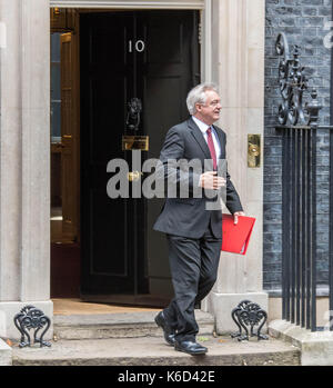 London, Großbritannien. 12. September 2017. David Davis BREXIT Sekretär Blätter 10 Downing Street nach einer Kabinettssitzung Quelle: Ian Davidson/Alamy leben Nachrichten Stockfoto