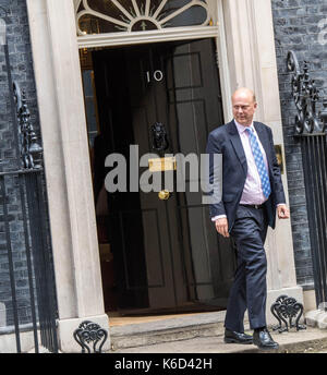 London, Großbritannien. 12. September 2017. Chris Grayling, Verkehrsminister Blätter 10 Downing Street nach einer Kabinettssitzung Quelle: Ian Davidson/Alamy leben Nachrichten Stockfoto