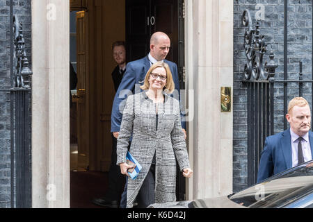 London, Großbritannien. 12. September 2017. Amber Rudd, Home Secretary Blätter 10 Downing Street nach einer Kabinettssitzung Quelle: Ian Davidson/Alamy leben Nachrichten Stockfoto