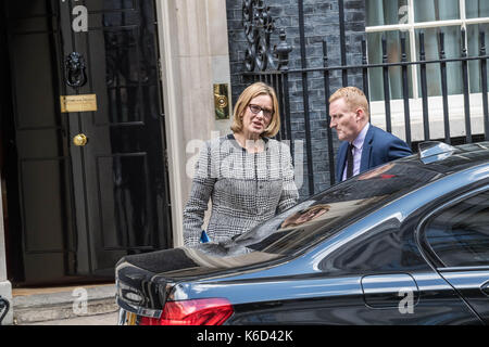 London, Großbritannien. 12. September 2017. Amber Rudd, Home Secretary Blätter 10 Downing Street nach einer Kabinettssitzung Quelle: Ian Davidson/Alamy leben Nachrichten Stockfoto