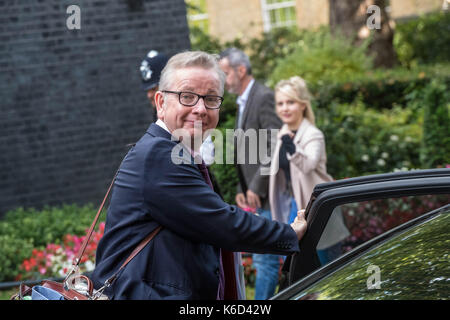 London, Großbritannien. 12. September 2017. Michael Gove, Umweltminister Blätter 10 Downing Street nach einer Kabinettssitzung Quelle: Ian Davidson/Alamy leben Nachrichten Stockfoto