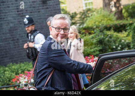 London, Großbritannien. 12. September 2017. Michael Gove, Umweltminister Blätter 10 Downing Street nach einer Kabinettssitzung Quelle: Ian Davidson/Alamy leben Nachrichten Stockfoto