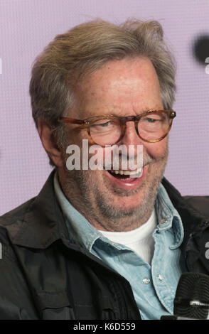 Toronto, Kanada. 11 Sep, 2017. Eric Clapton nimmt an der Pressekonferenz von "Eric Clapton: Leben In 12 Bars" während der 42 Toronto International Film Festival, tiff, bei Bell Lightbox in Toronto, Kanada, am 11. September 2017. · Keine LEITUNG SERVICE · Foto: Hubert Boesl/dpa/Alamy leben Nachrichten Stockfoto