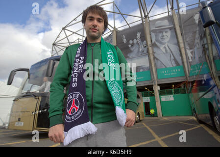 Glasgow, Schottland, Großbritannien. 12 Sep, 2017. Paris Saint-Germain Football Club, allgemein als PSG spielen Celtic Glasgow in der Champions League heute Abend bekannt. einem baskischen Ventilator nach Glasgow aus Spanien angereist. Credit: Gerard Fähre / alamy Leben Nachrichten Stockfoto