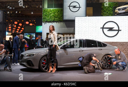 Frankfurt am Main, Deutschland. 12 Sep, 2017. GSi Opel Insignia Sports Tourer während des ersten Tages der 67. internationalen Automobilausstellung (IAA) in Frankfurt am Main am Dienstag, Sept. 12, 2017. Credit: Petr Mlch/CTK Photo/Alamy leben Nachrichten Stockfoto