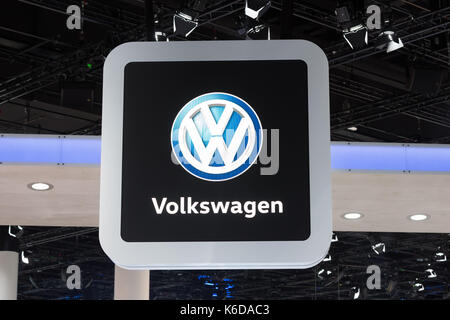 Frankfurt am Main, Deutschland. 12 Sep, 2017. Deutschland, Frankfurt, September 12, 2017, 67 Internationale Automobilausstellung IAA: Volkswagen Logo. Credit: Jürgen Schwarz/Alamy leben Nachrichten Stockfoto