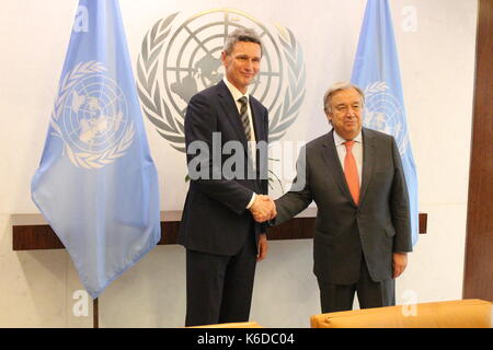 Uno, New York, USA. 12. September 2017. UN-Sec-Gen Antonio Guterres erhielt die Anmeldeinformationen von Norwegens neue Botschafter bei der UNO, Riß Hattrem. Foto: Matthew Russell Lee/Innere Stadt drücken Sie Stockfoto